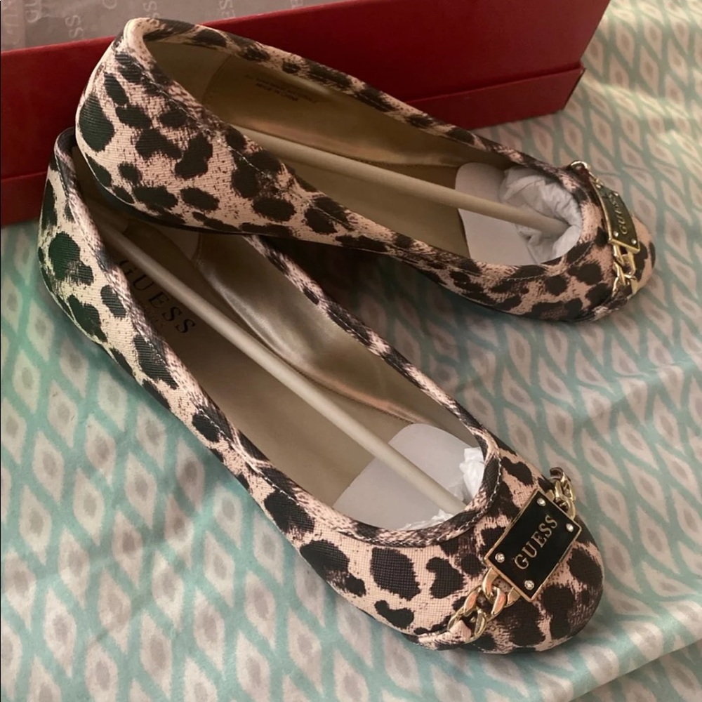 Guess flats